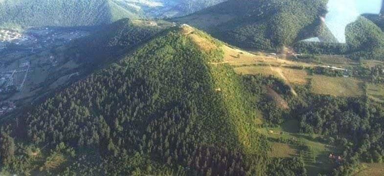 Forest Lodge On The Pyramid Високо Экстерьер фото
